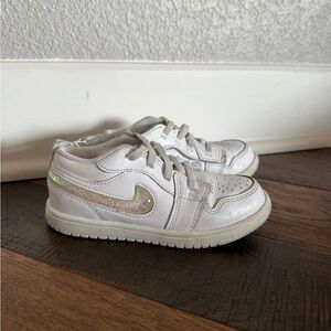 Nike Jordan 1 Low Glitter Swoosh